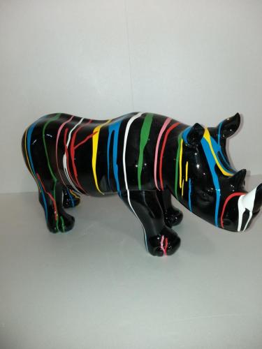 animal en resine noir statue rhinocéros