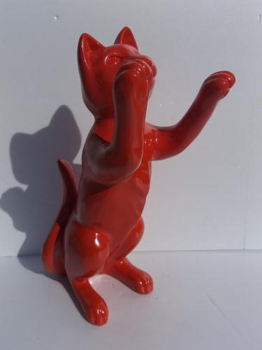 statue chat debout rouge