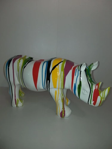 statut resine blanche rhinoceros coloree